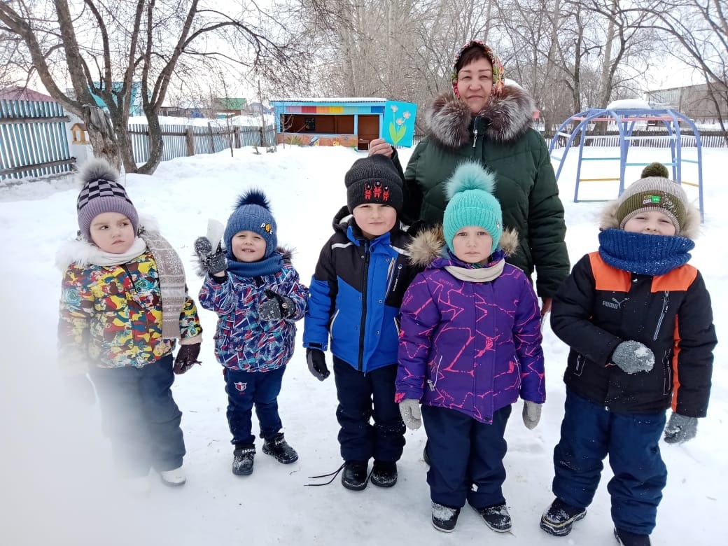 Поздравительные открытки от дошколят.